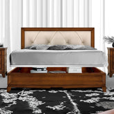 Letto matrimoniale classico con testiera imbottita in pelle capitonné e contenitore alzato, struttura in legno ciliegio, modello P3123IMB della collezione Arte D’Este Piombini